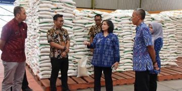 Kunjungan Pj Wali Kota Kediri ke Gudang Bulog Banyakan. Foto: Ist