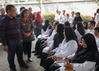 Pj Wali Kota Kediri menemui peserta seleksi PPPK Pemkot Kediri. Foto: Ist
