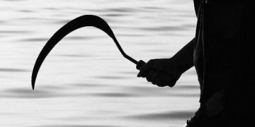 Saksi Paslon Pilkada Sampang Tewas Dicelurit, Carok Viral di Media Sosial. (foto/ist/unsplash)