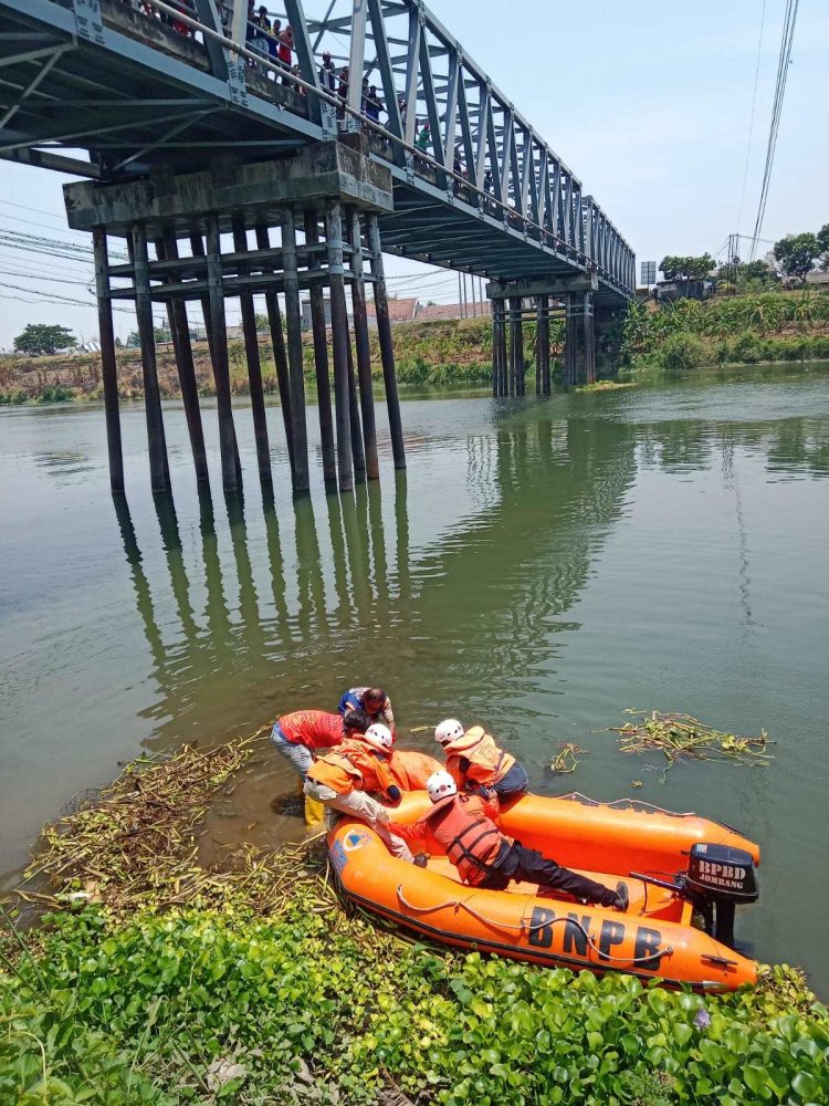 Hilang 3 Hari, Pria Jombang Ditemukan Tewas Membusuk di Bawah Jembatan