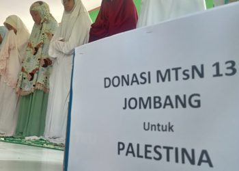 Siswa Madrasah Jombang Kirim Uang Saku ke Palestina