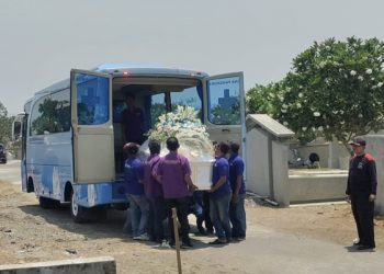 Mahasiswi Kedokteran UNAIR Yang Bunuh Diri Dimakamkan