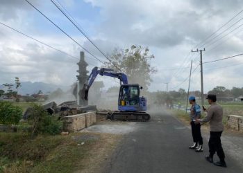 Dihajar Alat Berat, Puluhan Tugu Pencak Silat di Tulungagung Tamat