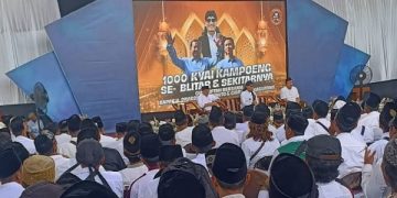 Dikomando Gus Miftah, Kiai Kampung Blitar, Tulungagung dan Trenggalek Deklarasi Dukung Prabowo-Gibran. Tampak acara berlangsung di Ponpes Al Kamal Kunir Kabupaten Blitar. (foto/Bacaini)