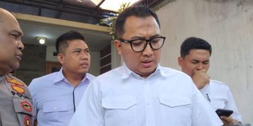Surat Wasiat Guru SD Tewas Sekeluarga di Malang Diduga Bunuh Diri: Papa, Mama Pergi Dulu. Foto Kasatreskrim Polres Malang AKP Gandha Syah. (Foto/Bacaini)