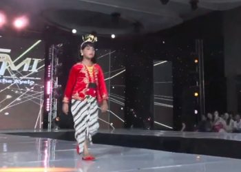 Siswi Sekolah Dasar Kota Kediri Guncang Bangkok Fashion Week