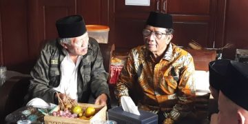 Mahfud MD Bertemu Kiai Mataraman di Trenggalek: Jika Tidak Cocok Tidak Usah Dipilih. (foto/Bacaini)