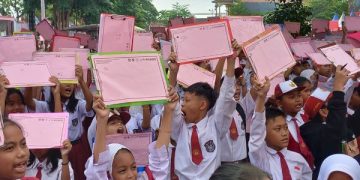 Astaga! Pecah Rekor MURI Matematika di Tulungagung Berbiaya Rp300 Juta. (foto/Bacaini)
