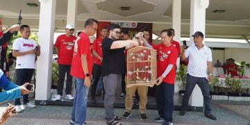 Mas Dhito di lokasi acara lomba burung Piala Kerajaan Kediri 3. Foto: Ist