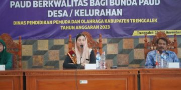 Novita Hardini dalam acara Bimtek Bunda PAUD se-Kabupaten Trenggalek. Foto: Ist