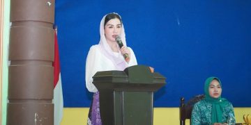 Novita Hardini saat memberikan sambutan dalam kegiatan pelatihan budidaya anggrek. Foto: Ist