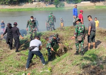Pj Wali Kota Kediri Apresiasi Karya Bhakti Kodim 0809 di Sungai Brantas