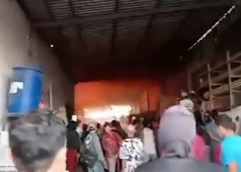 Gudang Toko Bangunan Terbakar, Petugas Damkar Kewalahan