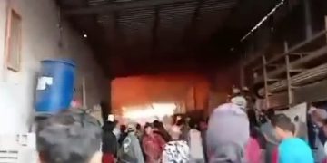 Gudang Toko Bangunan Terbakar, Petugas Damkar Kewalahan