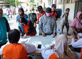 Penyaluran BLT El Nino hari pertama bagi warga Kota Kediri. Foto: Ist