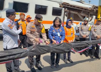 Pj Wali Kota Resmikan 5 Palang Pintu Perlintasan KA Baru di Kota Kediri