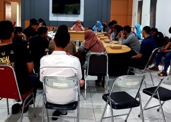Briefing Surveyor Monev Banmod di Ruang Rapat Disperdagin Kota Kediri. Foto: Ist