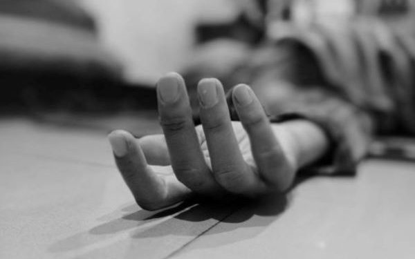 Petugas melakukan penyelidikan di lokasi penemuan santri meninggal di Ponpes Kawedusan Kediri