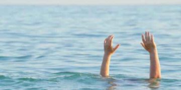 perempuan blitar ceburkan diri ke sungai brantas