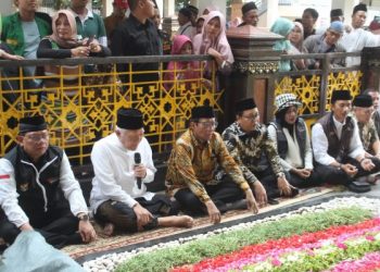 Ziarahi Makam Gus Dur di Jombang, Mahfud MD Bicara Penghapusan Debat Cawapres