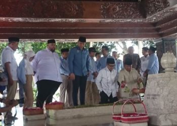Ziarahi Makam Bung Karno di Blitar, Prabowo Disambut Deklarasi Dukungan