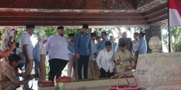Ziarahi Makam Bung Karno di Blitar, Prabowo disambut Deklarasi Dukungan. (foto/Bacaini)