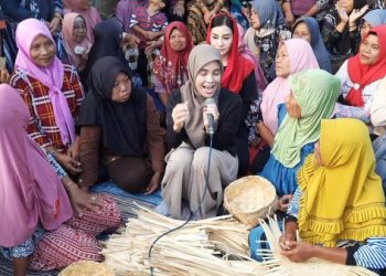 Janji Siti Atikoh, Istri Ganjar Pranowo Saat Bertemu Pengerajin Bambu Trenggalek