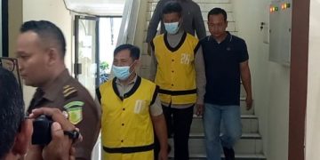 Tersangka Korupsi Gamelan Tulungagung Resmi Ditahan dan Diserahkan ke Pengadilan Tipikor Surabaya. (Foto/Bacaini)