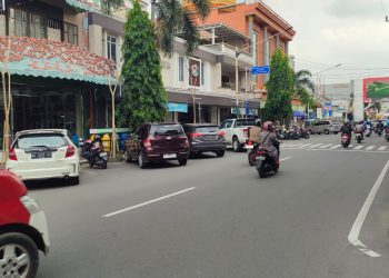 Dishub Kota Kediri Cabut Larangan Parkir Mobil di Jalan Dhoho