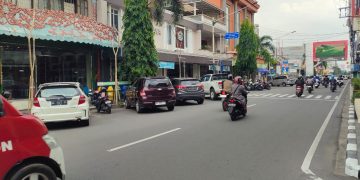 Dishub Kota Kediri Cabut Larangan Parkir Mobil di Jalan Dhoho