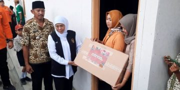 Air Mata Khofifah Runtuh Saat Pamit Mundur: Insyallah Maju Kembali di Pilgub Jatim. (foto/Bacaini)