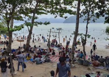 Perayaan Tahun Baru 2024, Pantai Mutiara Trenggalek Jadi Idola