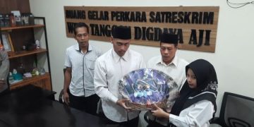 Menikah di Polres Trenggalek, Yoga Gagal Menikmati Malam Pengantin Baru. (foto/Bacaini)