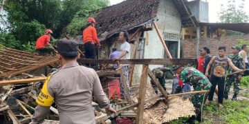 Trenggalek Meroket, Diguyur Hujan Rumah Tidak Layak Huni Rata dengan Tanah. (foto/Bacaini)