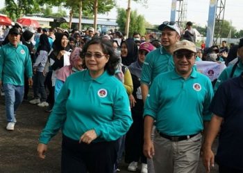 Pj Wali Kota Kediri saat mengikuti jalan sehat Hari Jadi RSUD Gambiran. Foto: Ist