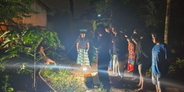 Bayi Perempuan Dibuang di Semak Kotor dan Kedinginan, Warga: Mau Enaknya Saja!. (foto/ist)