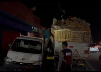 Logistik Pemilu 2024 Jombang Berhamburan di Jalan, Ada Apa?