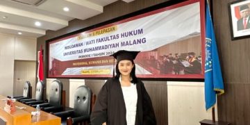Curi Perhatian, Caca JKT48 Wisuda di UMM Malang. (foto/Bacaini)