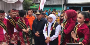 Resmikan Pasar Baru Kertosono, Gubernur Khofifah: Semoga Tingkatkan PAD. (foto/Bacaini)