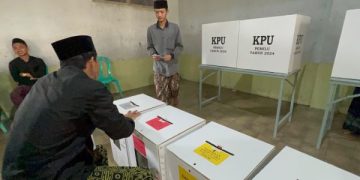 Prabowo-Gibran Menang di TPS Ponpes Lirboyo Kediri, Ganjar-Mahfud Paling Buncit.  (foto/Bacaini)