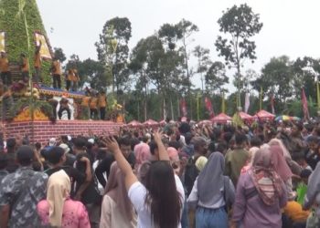 Kemeriahan Ritual Andum Alpukat, Tradisi Sedekah Bumi Warga Lereng Anjasmoro