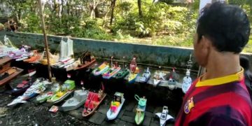 Lomba Perahu Replika, Cara Warga Kediri Jaga Kebersihan Sungai. (foto/Bacaini)