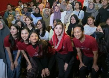Warga Trenggalek Penuhi Bioskop Nonton Film Horor ‘Sinden Gaib’