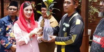 Puji Mayoritas Anggota KSP Madani Trenggalek, Novita Hardini: Kekuatan Perempuan. (foto/Bacaini)