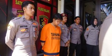 Miris! Isi Buku Harian Seorang Istri yang Dipaksa Minum Pembersih Lantai. Tampak tersangka pelaku KDRT istri hingga tewas. (foto/Bacaini)