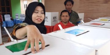 Pemilih Disabilitas Trenggalek Keluhkan Akses TPS Pemilu 2024. (foto/Bacaini)