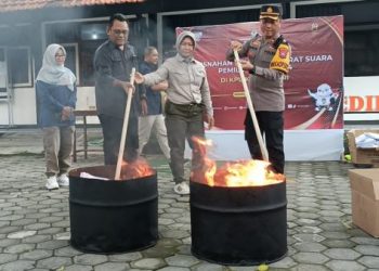 Ribuan Surat Suara Pemilu Indonesia 2024 di Kediri Telah Dimusnahkan