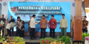 60,39 Hektar Lahan Eks HGU di Kediri Diserahkan Rakyat, Menteri Hadi Tjahjanto: Negara Hadir!. (foto/Bacaini)
