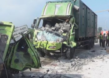 Ngeri! 2 Truk Bertumbukan di Jombang Tewaskan Sopir dan Kernet