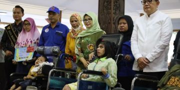 Santuni 1.000 Anak Yatim, Bupati Blitar: Wujud Kepedulian Sesama. Tampak Bupati Blitar Rini Syarifah atau Mak Rini. (foto/ist)